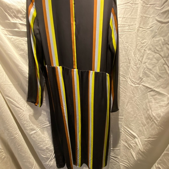 silk dress - Picture 5 of 6